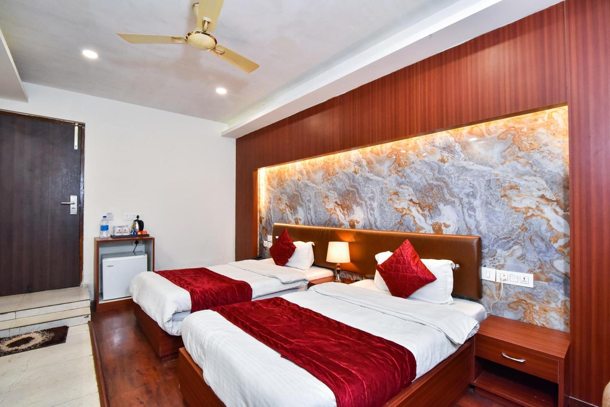 Pinaz Royale Hotel Амритсар Екстериор снимка